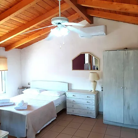 A Sweet English Home, Studio With Big Balcony Apartment *