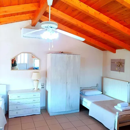 A Sweet English Home, Studio With Big Balcony Apartment Volos